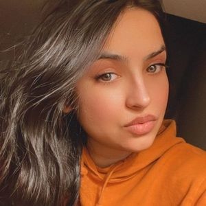 Meet your Posher, Amna